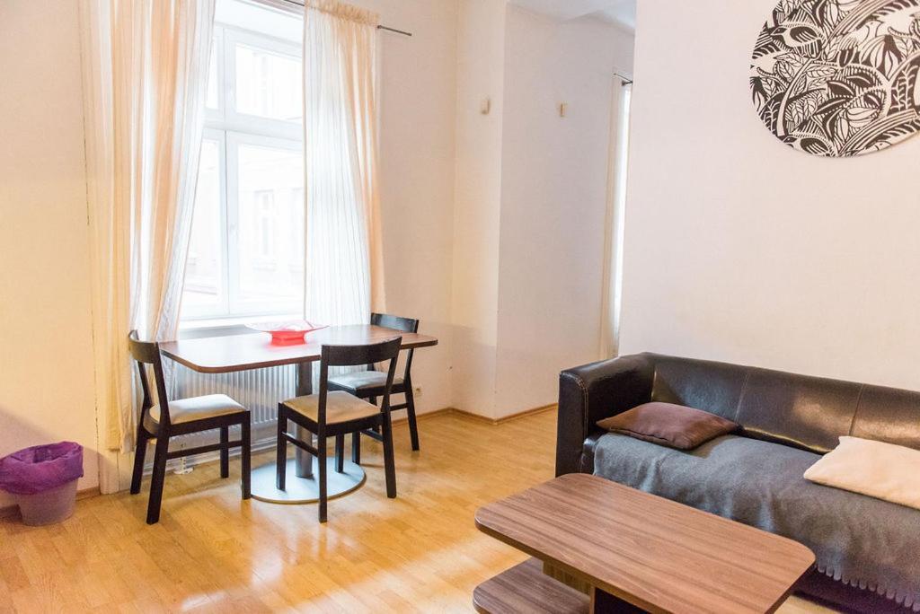 Lion Apartments In Historical Center, Bratislava Old Town Экстерьер фото